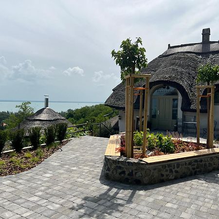 Panorama Apartmanhaz Badacsonytomaj Exteriör bild