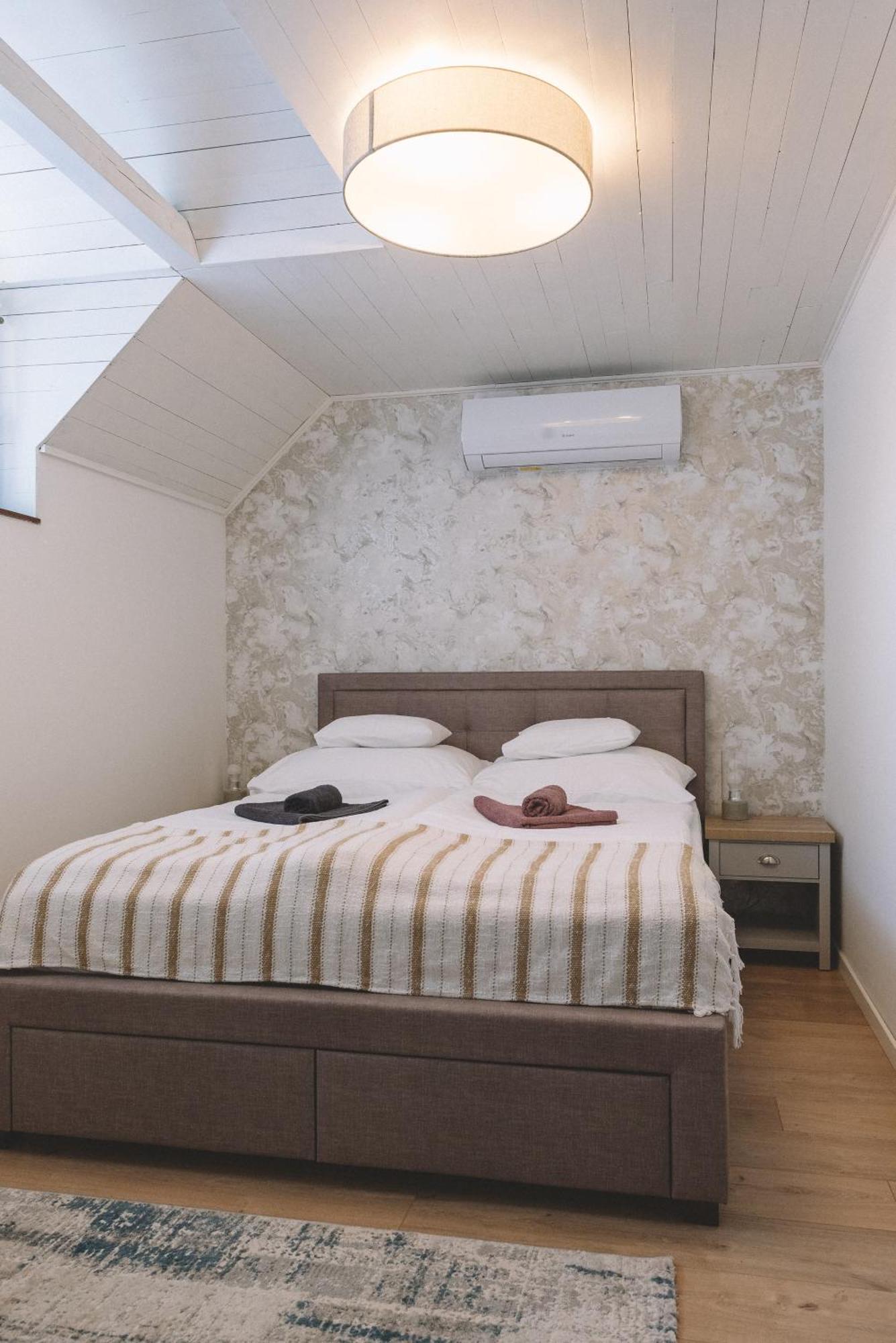 Panorama Apartmanhaz Badacsonytomaj Exteriör bild