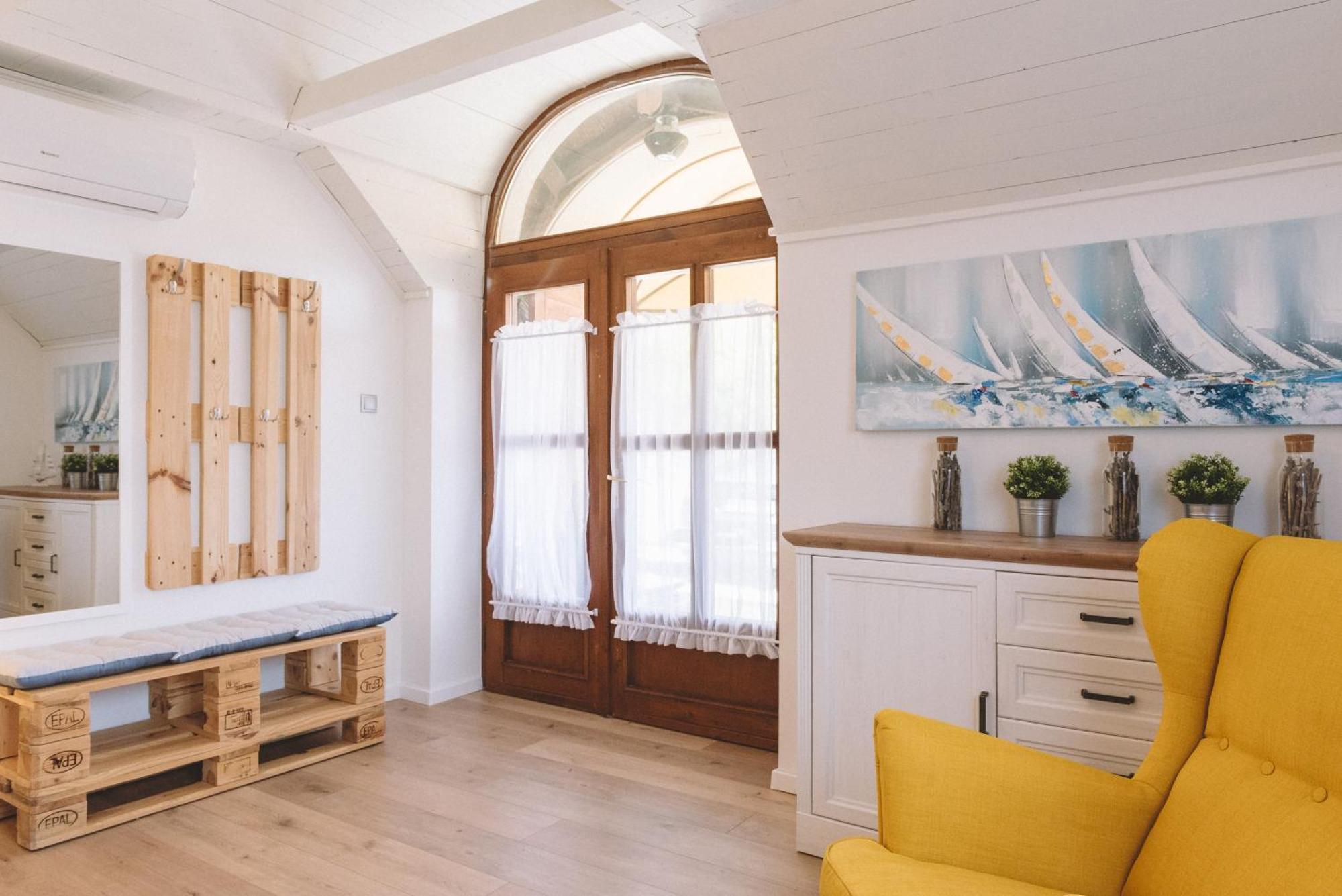 Panorama Apartmanhaz Badacsonytomaj Exteriör bild