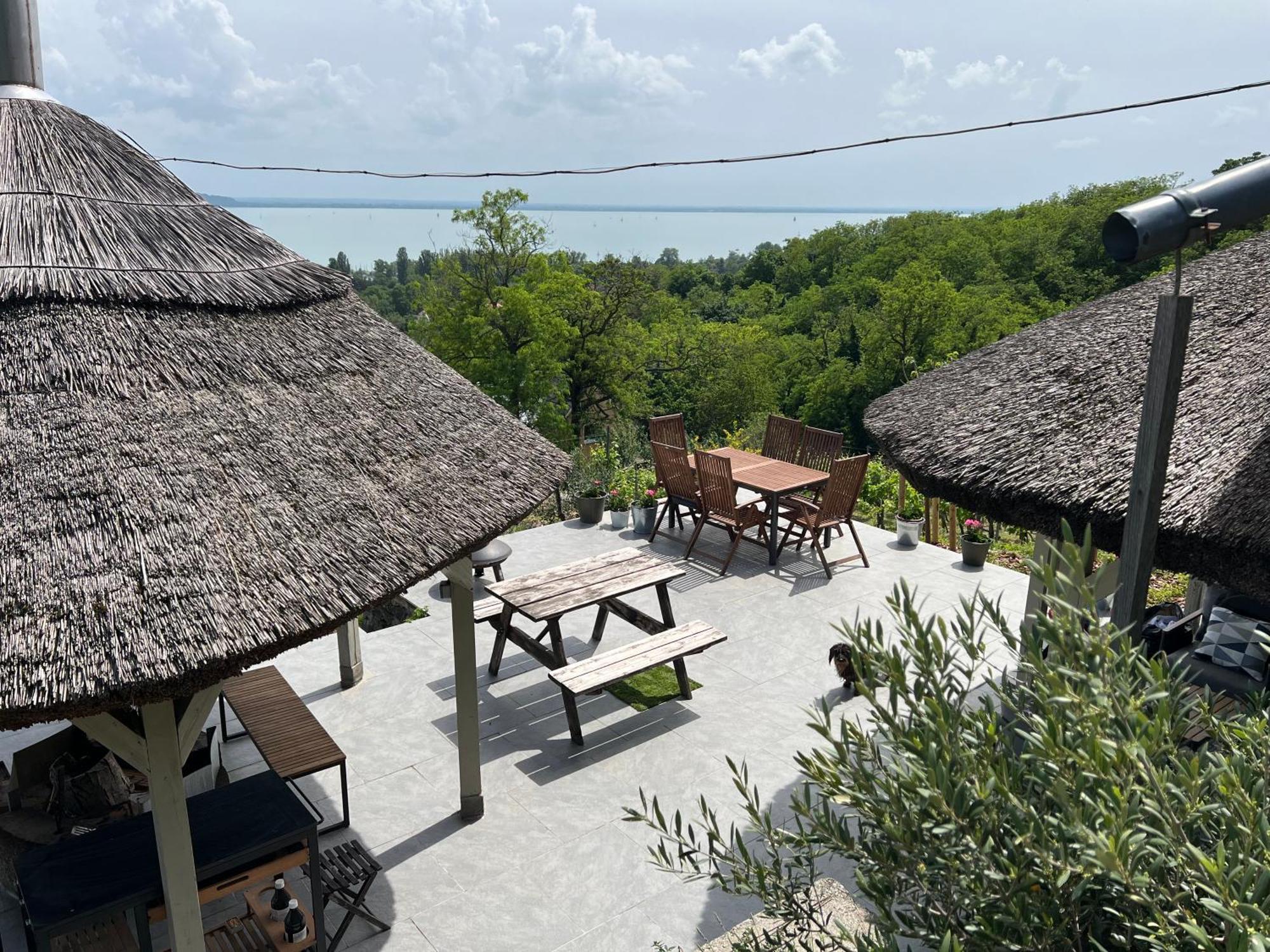Panorama Apartmanhaz Badacsonytomaj Exteriör bild